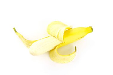 Beyaz arka plan üzerinde izole soyulmuş olgun muz