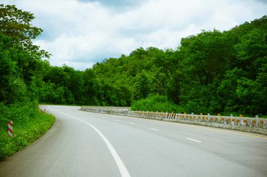 Bir dağda rota üzerinde devam edin.