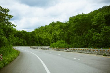 Bir dağda rota üzerinde devam edin.