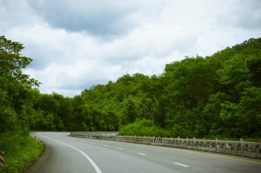 Bir dağda rota üzerinde devam edin.