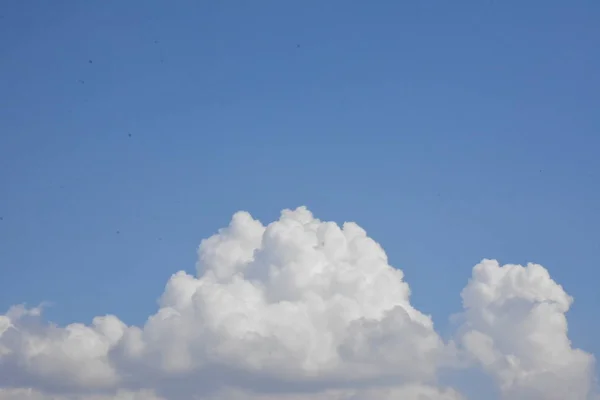 Awan Putih Langit Biru — Stok Foto