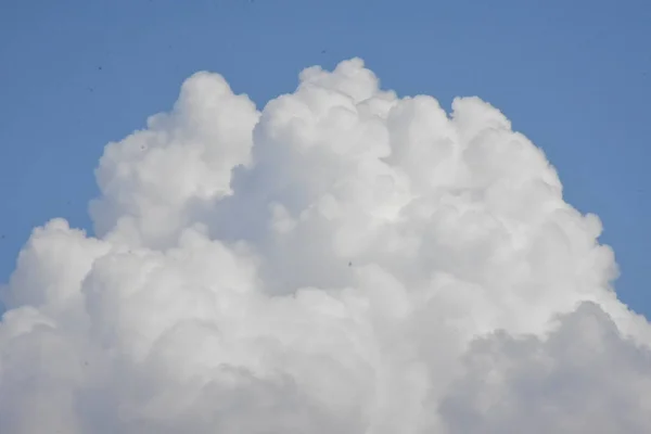 Awan Putih Langit Biru — Stok Foto