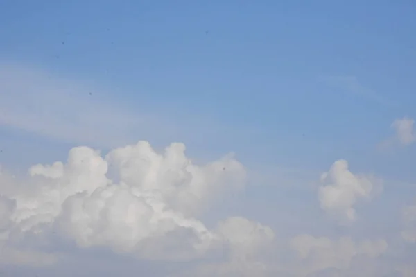 Awan Putih Langit Biru — Stok Foto