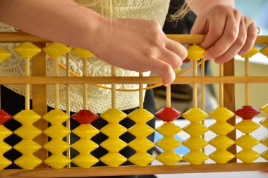 parmaklar ve abaküs yakın 