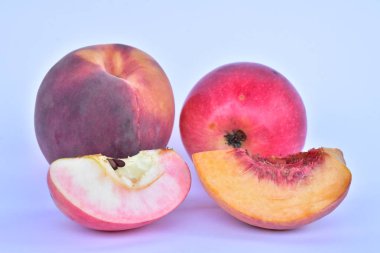 Olgun şeftaliler, yakından. 