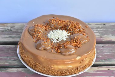 Çikolatalı kek kapatıyoruz 