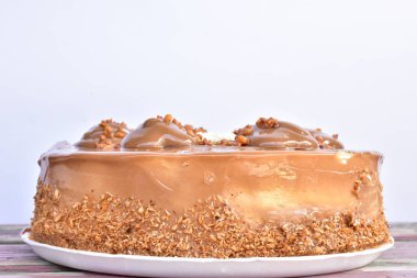 Çikolatalı kek kapatıyoruz 