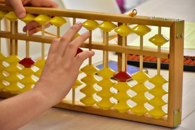 parmaklar ve abaküs yakın 