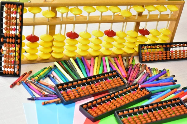 Abacus Ołówki Stole — Zdjęcie stockowe