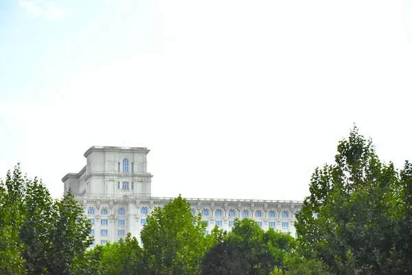 Здание Парламента Румынии — стоковое фото