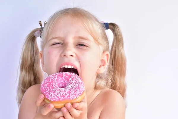 Girl Daughnut Close Portrait — Stock Photo, Image