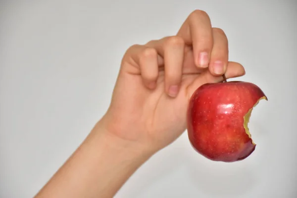 Ręka Jabłko Zbliżenie — Zdjęcie stockowe
