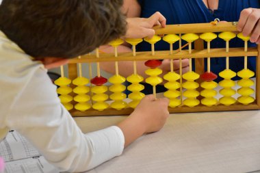 parmaklar ve abaküs yakın 