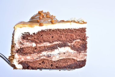 Çikolatalı kek kapatıyoruz 