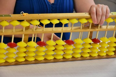 parmaklar ve abaküs yakın 