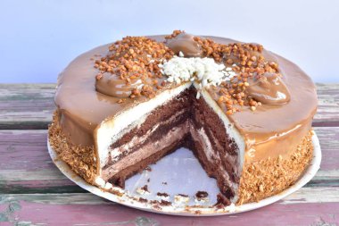 Çikolatalı kek kapatıyoruz 