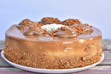 Çikolatalı kek kapatıyoruz 