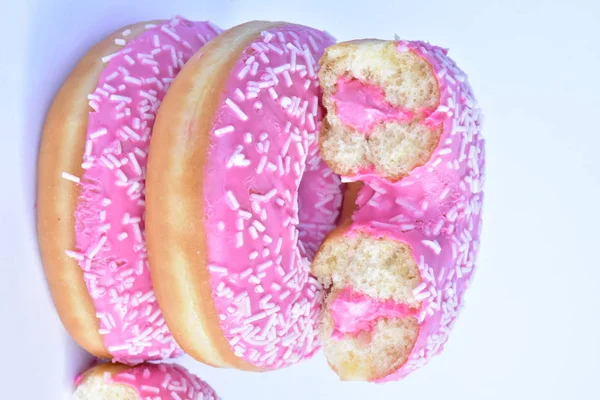 Розовый Пончик Белом Фоне — стоковое фото