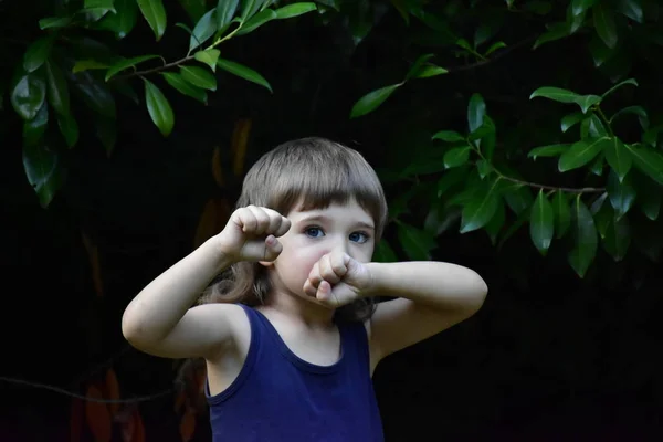 Belo Retrato Uma Criança Perto — Fotografia de Stock
