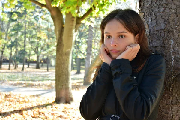 Dziewczyna Parku Bliska Portret — Zdjęcie stockowe