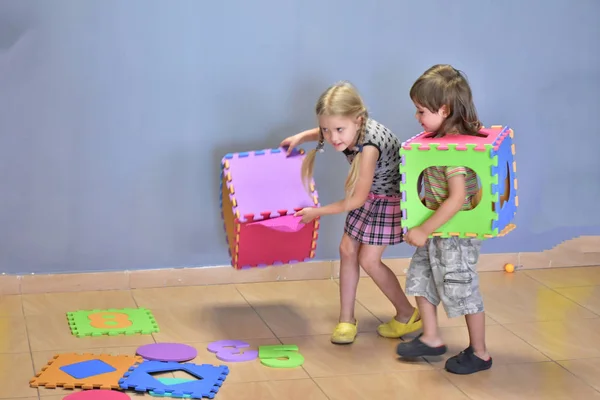 Niños Juega Jardín Infantes — Foto de Stock