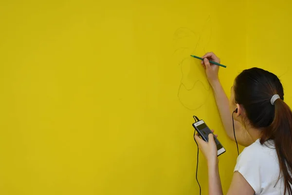 Mit Dem Pinsel Eine Wand Zeichnen — Stockfoto