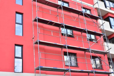 Gökyüzüne karşı inşaat vinci,