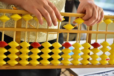 parmaklar ve abaküs yakın 