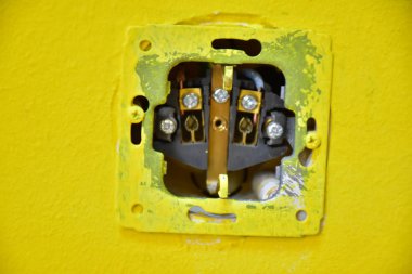 duvarda elektrik soketi