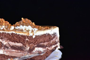 Çikolatalı kek kapatıyoruz 