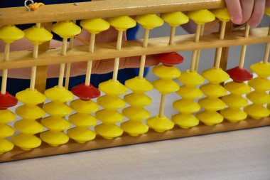 parmaklar ve abaküs yakın 