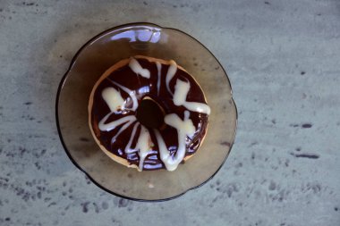 Çörek, kahve ve atıştırmalık.