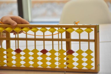 parmaklar ve abaküs yakın 