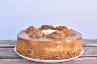 Çikolatalı kek kapatıyoruz 