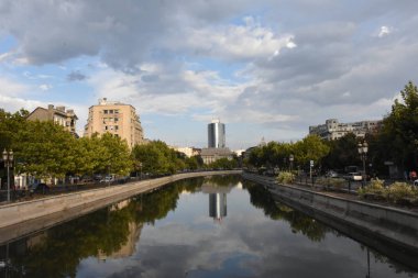 Sudaki güzel yansıma