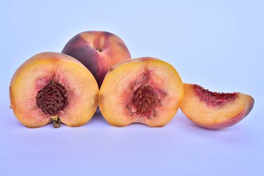 Olgun şeftaliler, yakından. 