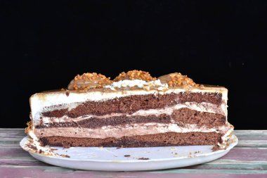 Çikolatalı kek kapatıyoruz 