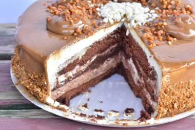 Çikolatalı kek kapatıyoruz 