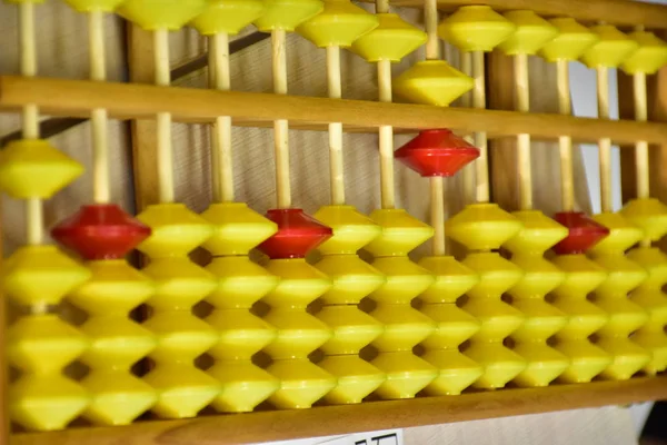 Abacus บนพ นหล งใกล — ภาพถ่ายสต็อก