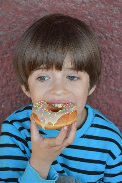 Kinderen Donut Voedsel — Stockfoto