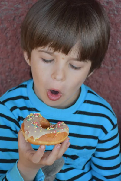 Kinderen Donut Voedsel — Stockfoto