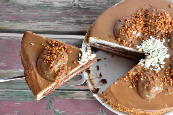 Çikolatalı kek kapatıyoruz 