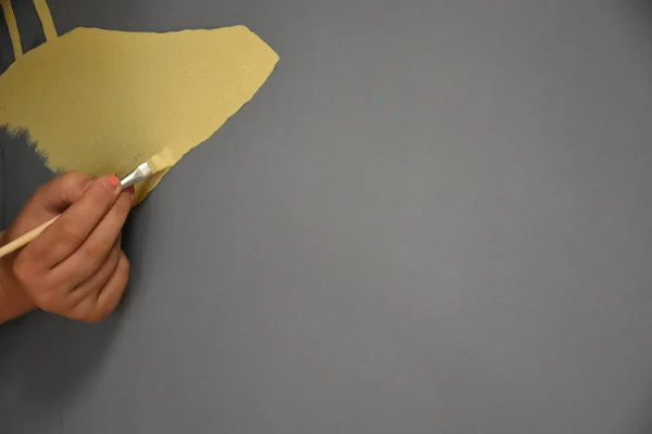 Mit Dem Pinsel Eine Wand Zeichnen — Stockfoto