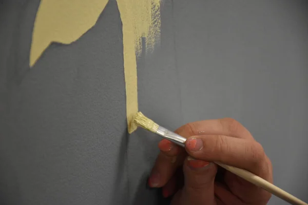 draw a wall with a brush