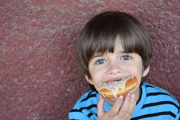 Діти Пончик Їжа — стокове фото