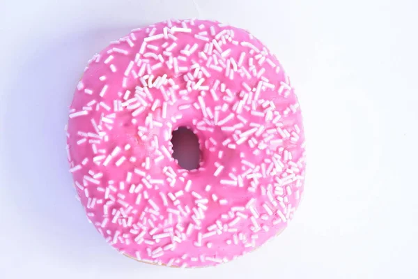 ピンクのドーナツを白い背景に — ストック写真