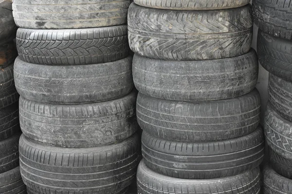 Stack Used Car Tires Outdoors — Zdjęcie stockowe