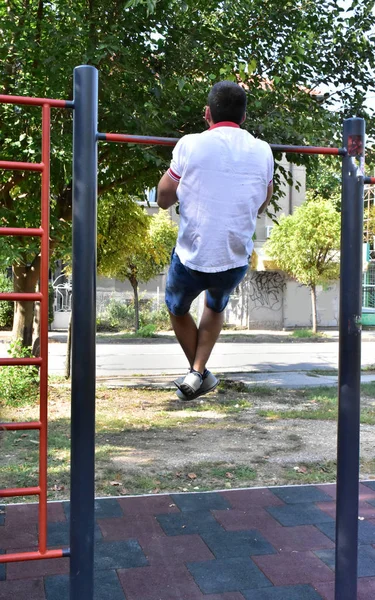 Día Tiro Hombre Haciendo Ejercicio Fuera — Foto de Stock