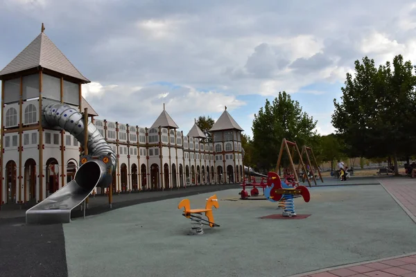 Красивий Ігровий Майданчик Парку — стокове фото
