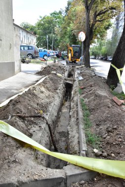 bir pit hendek kazı